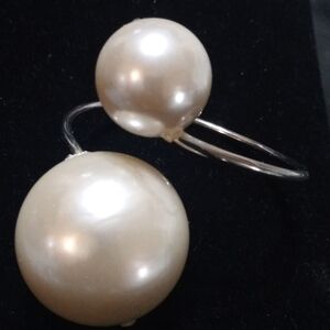 Elegant large Pearl Bracelet